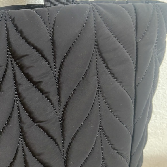 Kate Spade Flower Quilted Tote ♠️ - Picture 7 of 7
